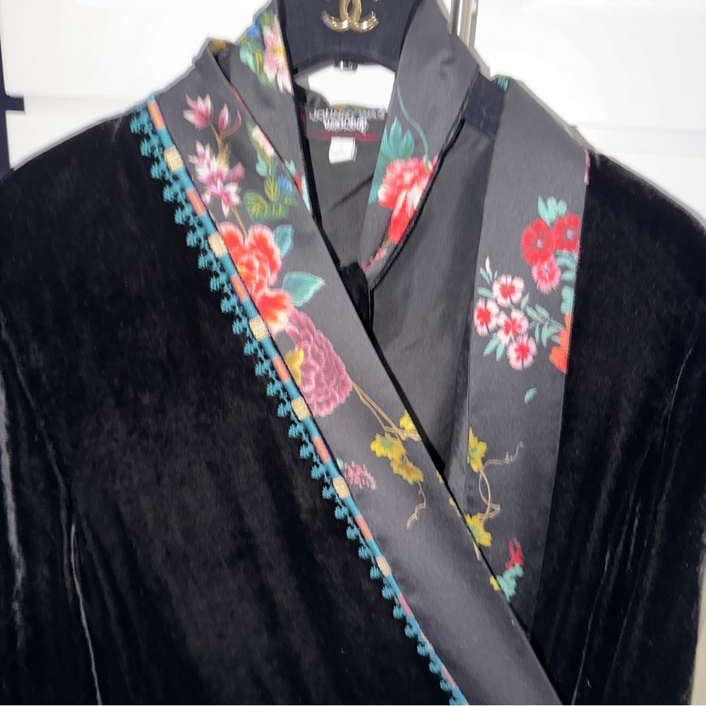 Large Johnny Was Velvet Jacket Robe - Picture 4 of 7